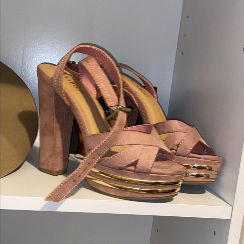 Platform Heels ! (Rose Pink Suede )